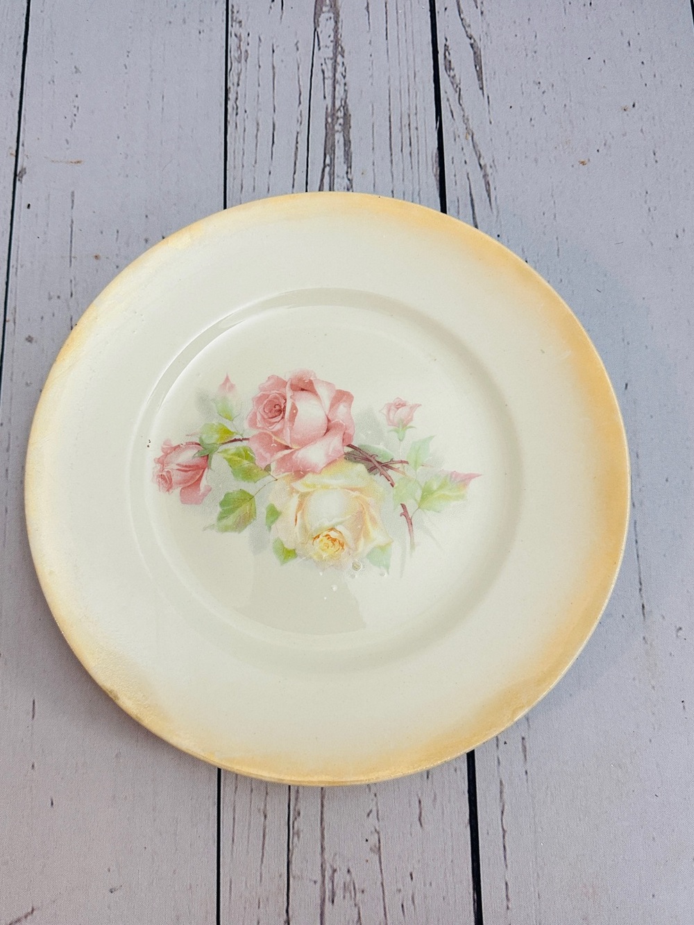 Antique 1910 H.R. Wyllie China dinner plate features a classic cottage rose